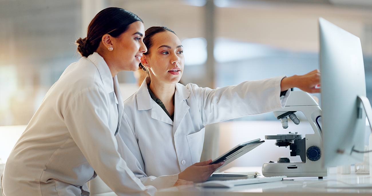 Two female scientis on desktop in laboratory